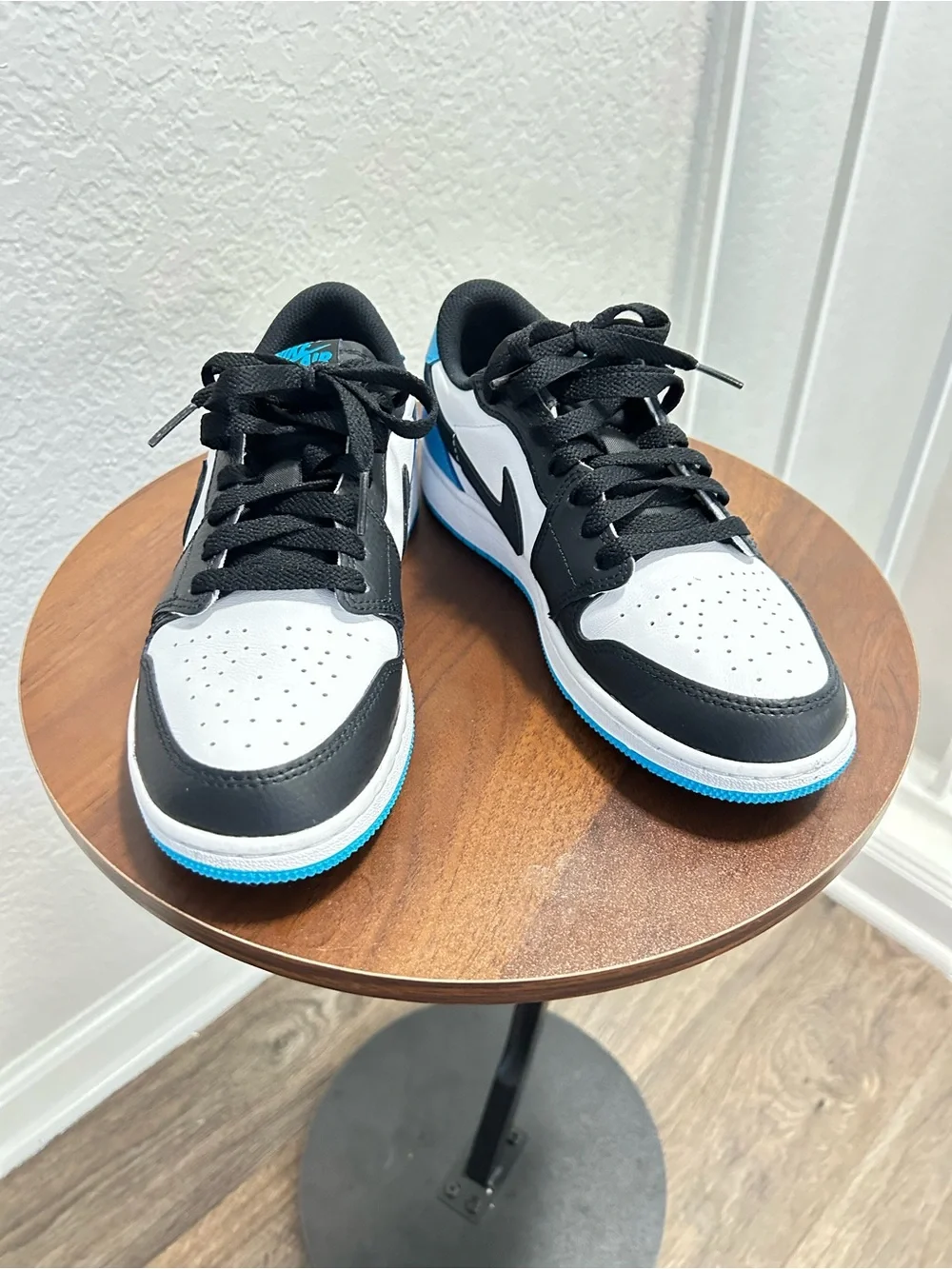 Jordan Low Top Sneakers White Black Blue